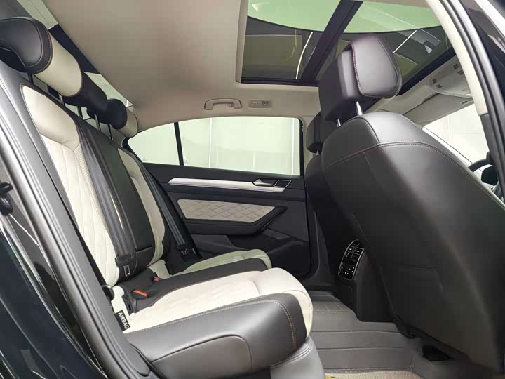 Фото 17 - Volkswagen Magotan