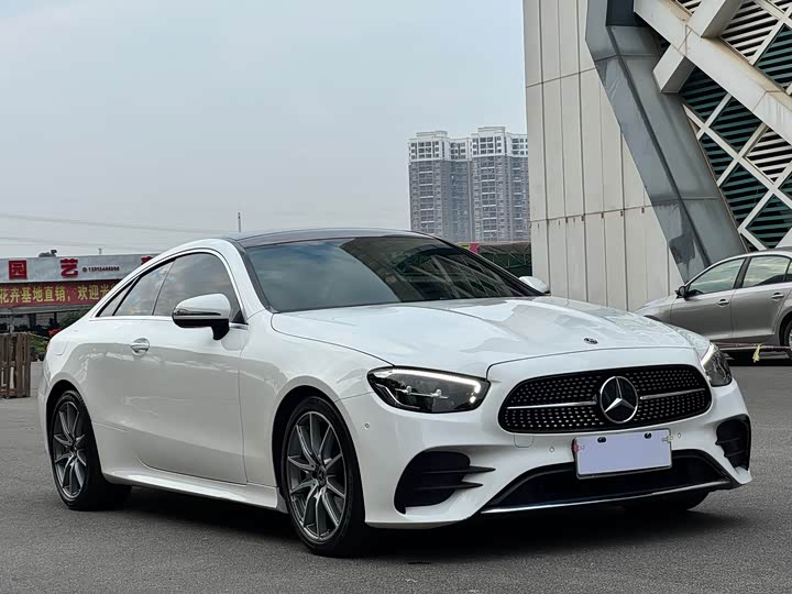 Фото 3 - Mercedes-Benz E-Class