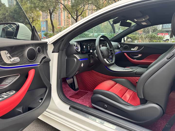 Фото 4 - Mercedes-Benz E-Class