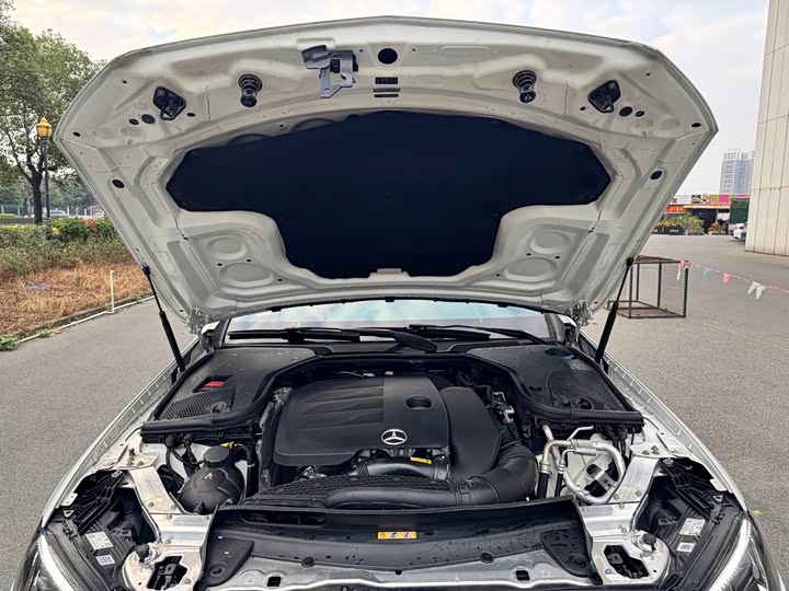 Фото 9 - Mercedes-Benz E-Class