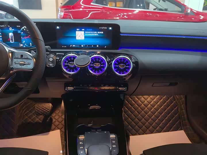 Фото 13 - Mercedes-Benz A-Class