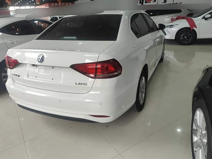 Фото 3 - Volkswagen Lavida