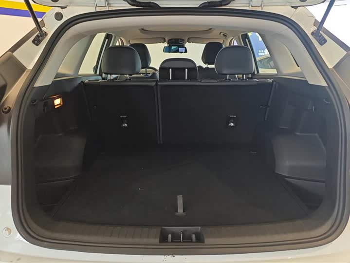 Фото 4 - Geely Atlas L