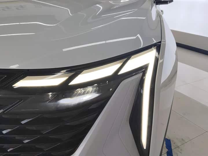 Фото 5 - Geely Atlas L