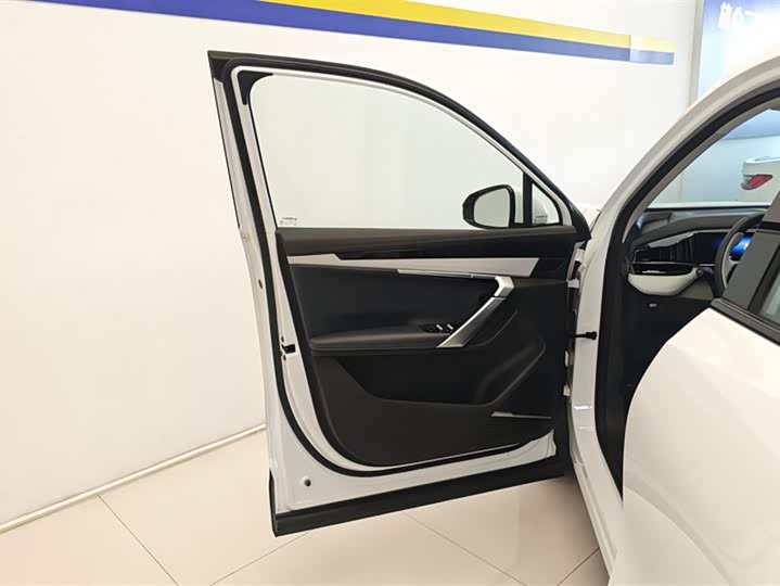 Фото 7 - Geely Atlas L