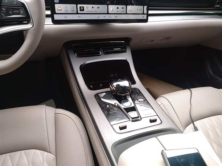 Фото 14 - BYD Han