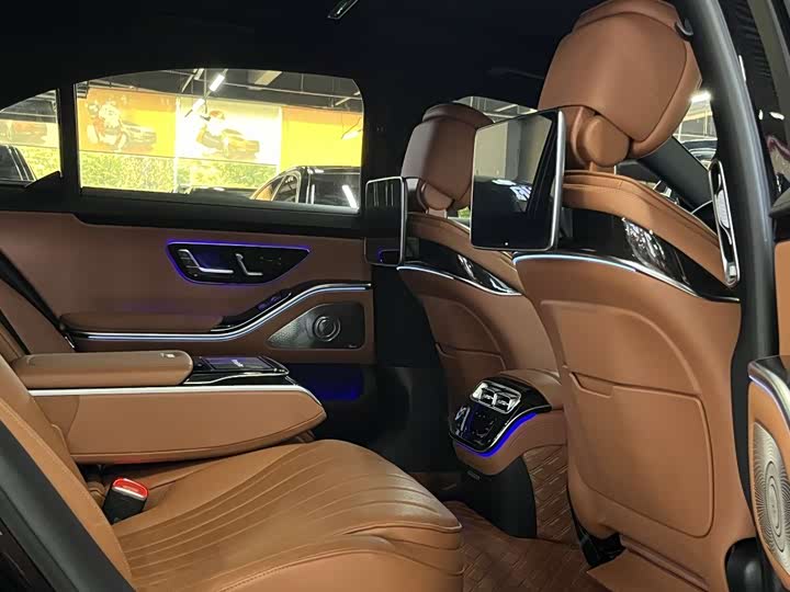 Фото 10 - Mercedes-Benz S-Class