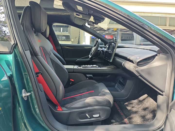 Фото 7 - Xiaomi SU7 Ultra