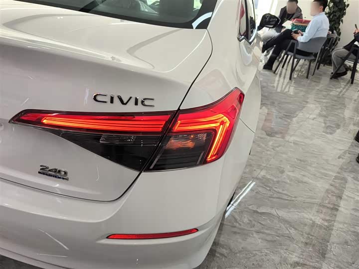 Фото 8 - Honda Civic