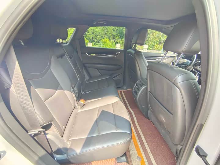 Фото 13 - Cadillac XT5