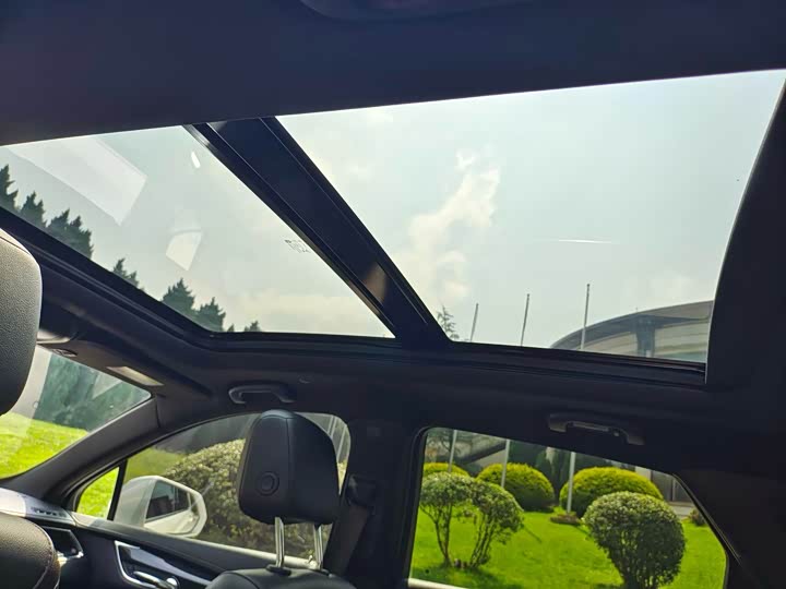 Фото 16 - Cadillac XT5