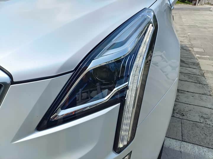 Фото 17 - Cadillac XT5