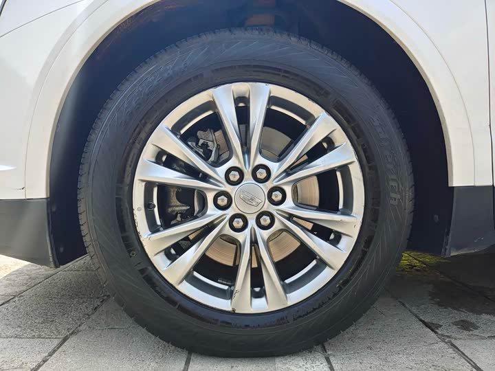 Фото 21 - Cadillac XT5