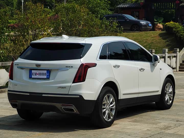 Фото 24 - Cadillac XT5
