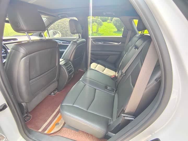 Фото 9 - Cadillac XT5