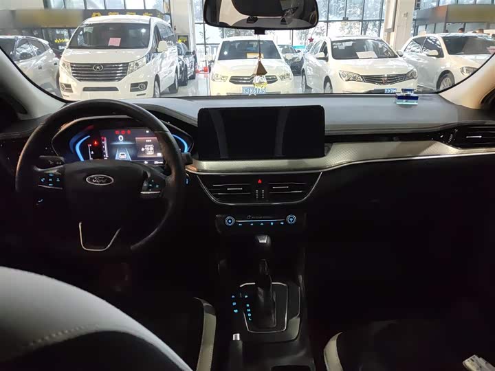 Фото 10 - Ford Focus