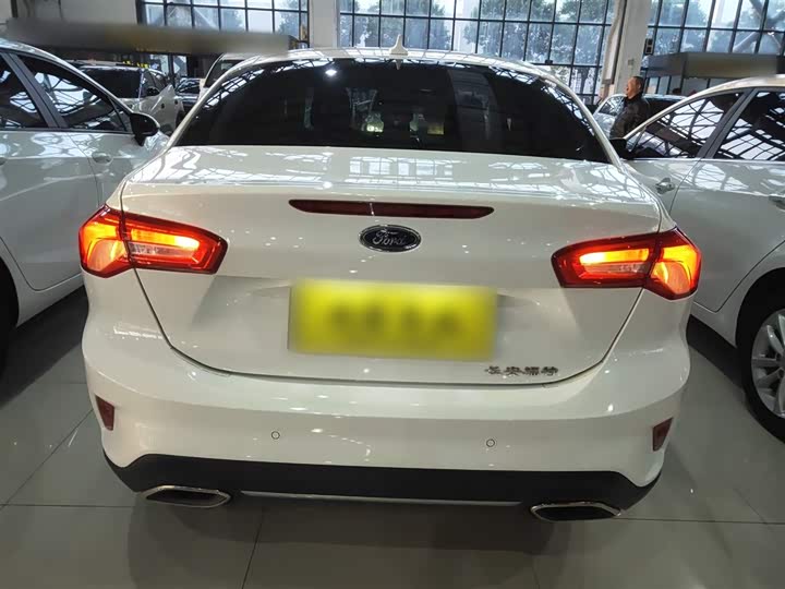 Фото 6 - Ford Focus