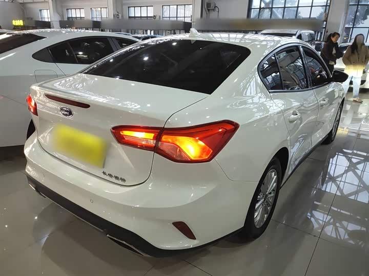 Фото 7 - Ford Focus