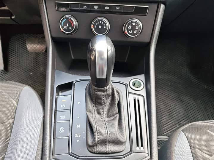 Фото 9 - Volkswagen Lavida