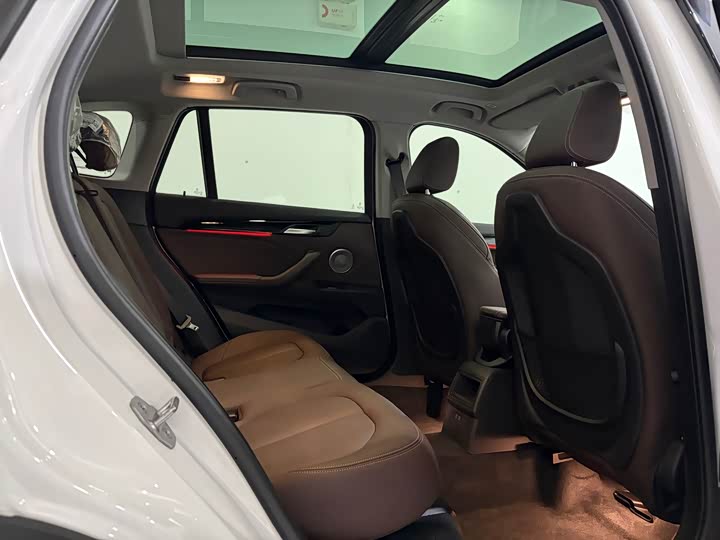 Фото 10 - BMW X1