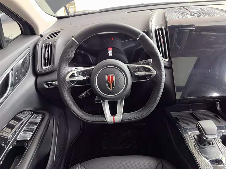 Фото 11 - Hongqi HS3 Hybrid