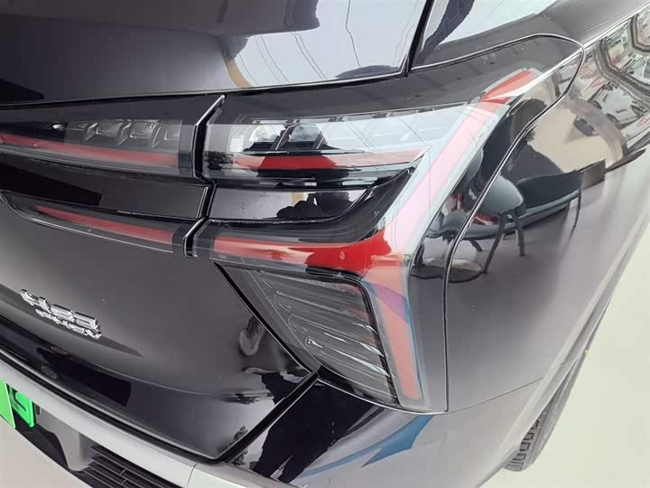 Фото 8 - Hongqi HS3 Hybrid