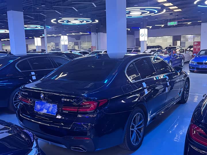 Фото 15 - BMW 5 Series