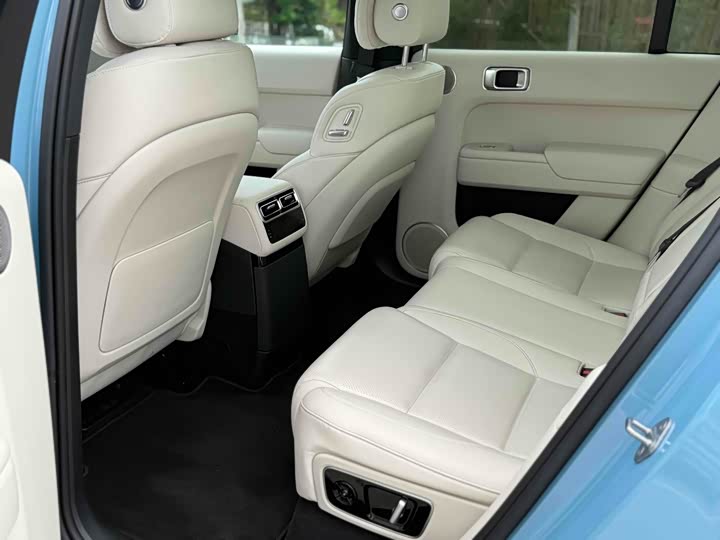 Фото 10 - LiXiang L7