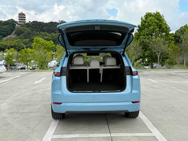 Фото 11 - LiXiang L7