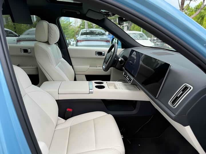 Фото 12 - LiXiang L7