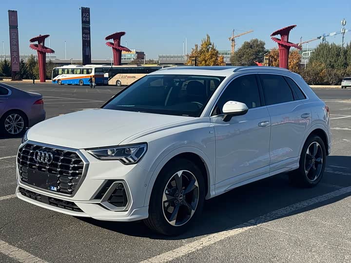 Фото 1 - Audi Q3