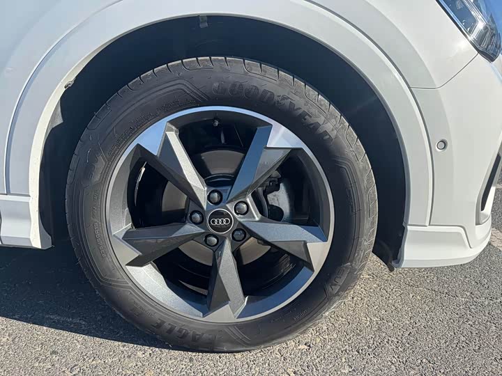 Фото 10 - Audi Q3