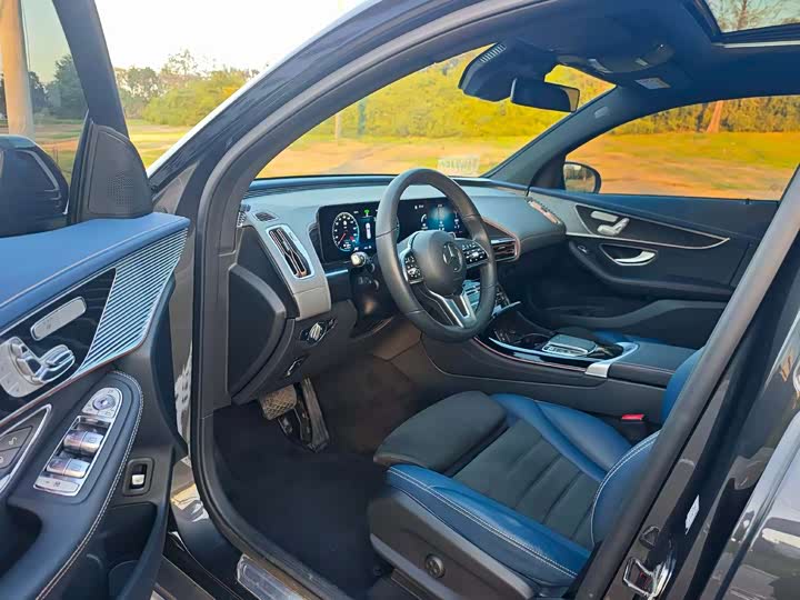 Фото 6 - Mercedes-Benz EQC