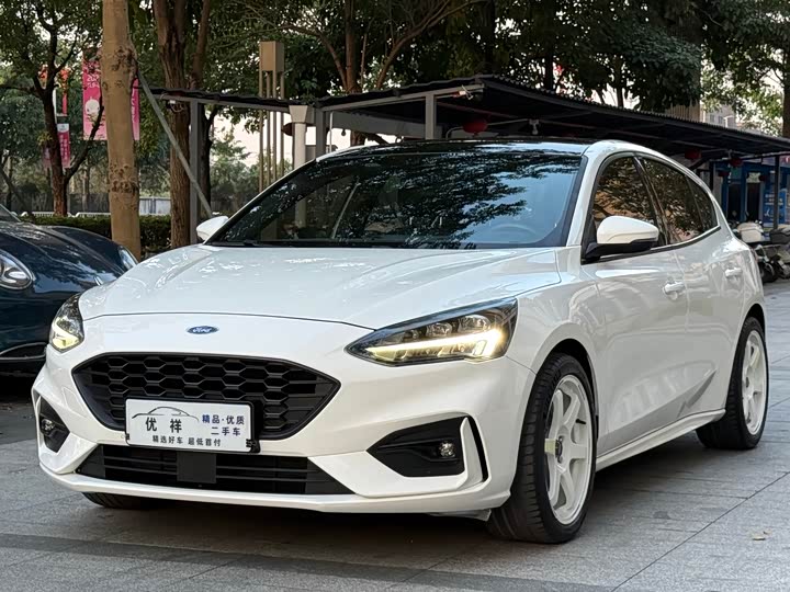 Фото 1 - Ford Focus