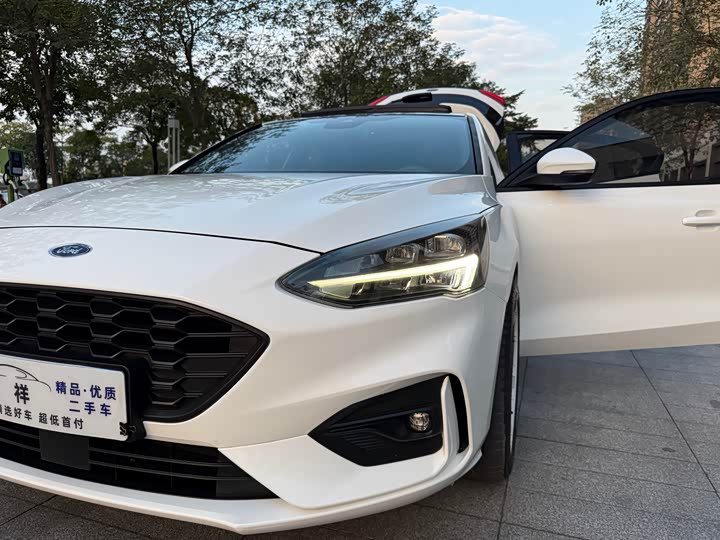 Фото 18 - Ford Focus