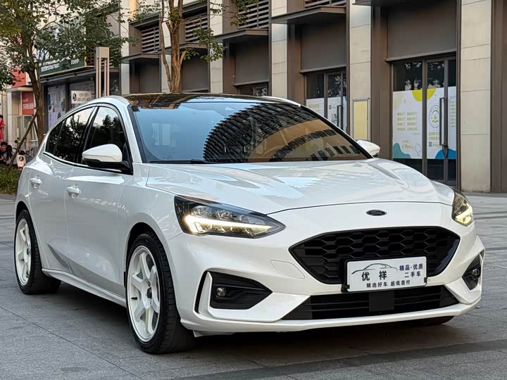 Фото 3 - Ford Focus