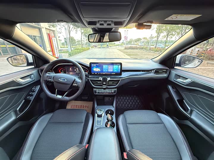 Фото 5 - Ford Focus