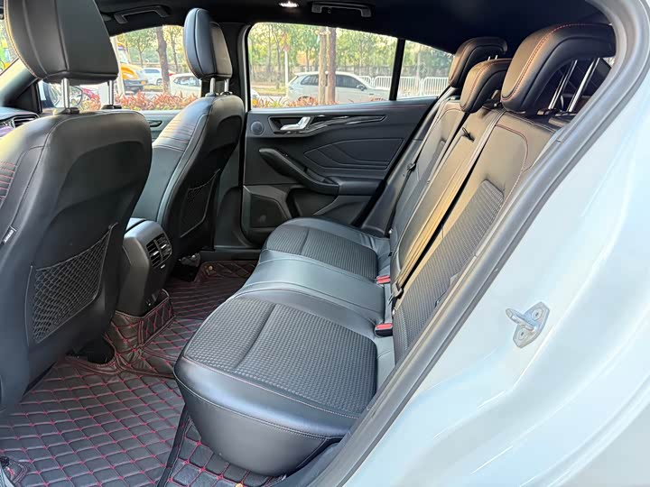 Фото 6 - Ford Focus