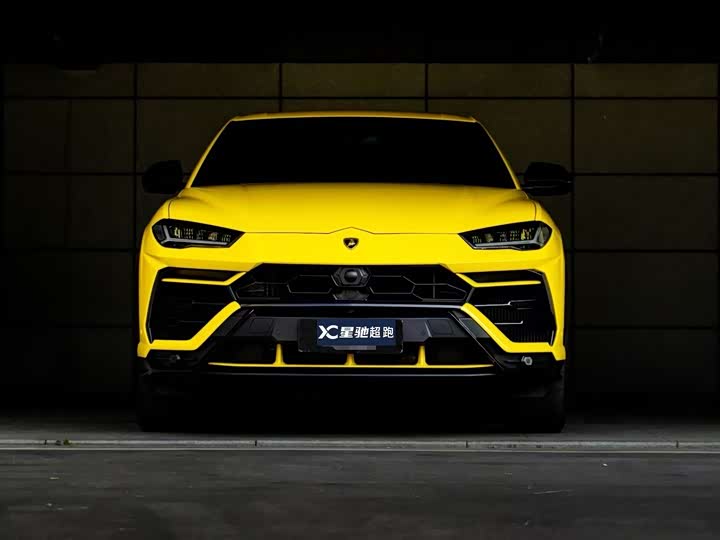 Фото 2 - Lamborghini Urus