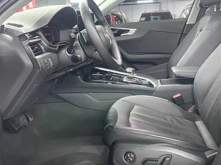 Фото 5 - Audi A4