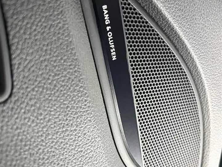 Фото 9 - Audi A4