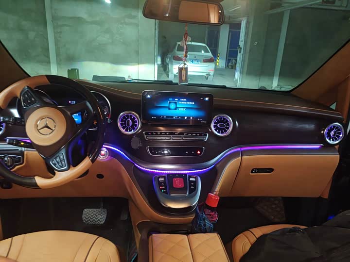 Фото 5 - Mercedes-Benz V-Class