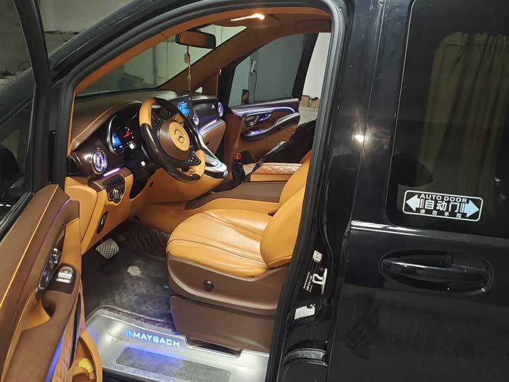 Фото 7 - Mercedes-Benz V-Class