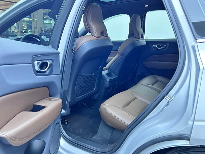 Фото 10 - Volvo XC60