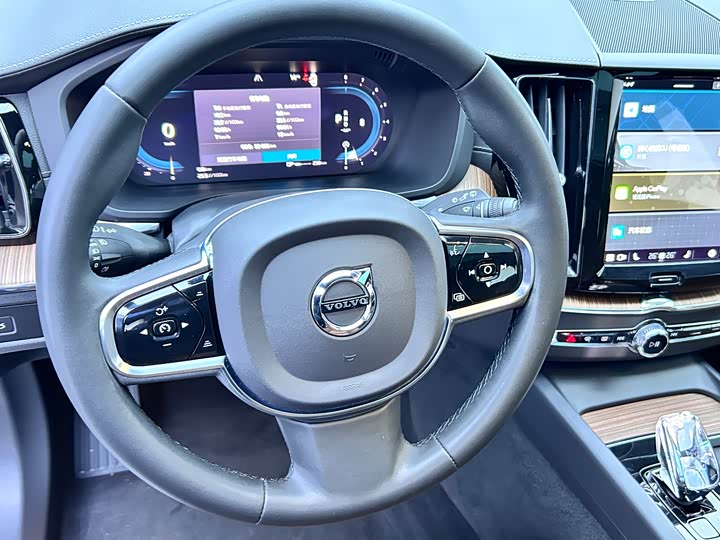 Фото 13 - Volvo XC60