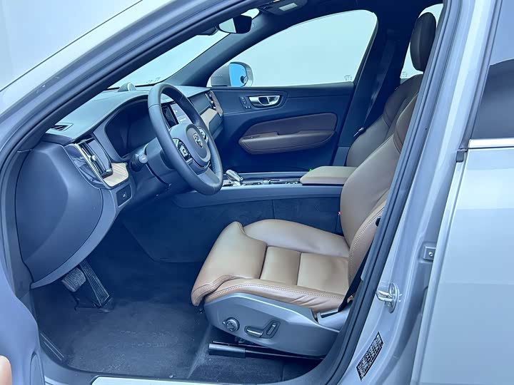 Фото 9 - Volvo XC60