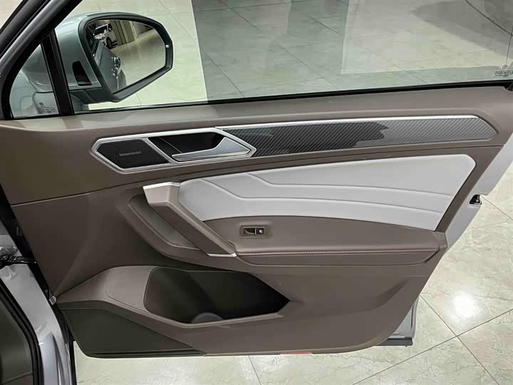 Фото 12 - Volkswagen Tiguan L Pro