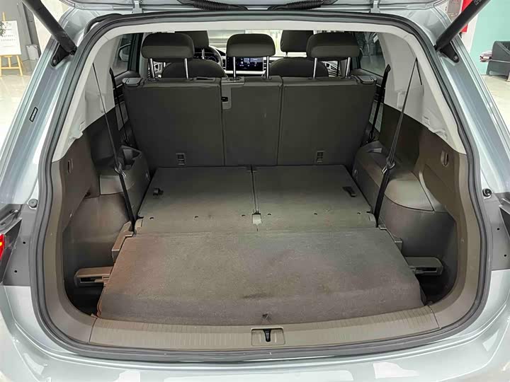 Фото 17 - Volkswagen Tiguan L Pro