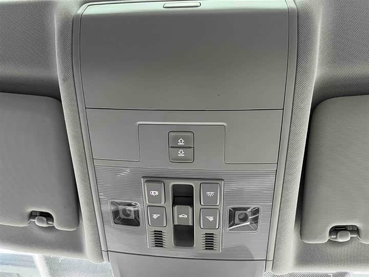 Фото 8 - Volkswagen Tiguan L Pro