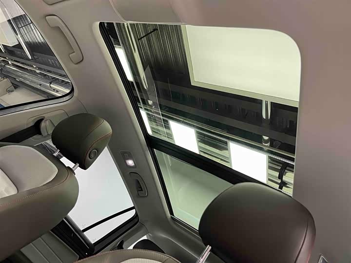 Фото 9 - Volkswagen Tiguan L Pro